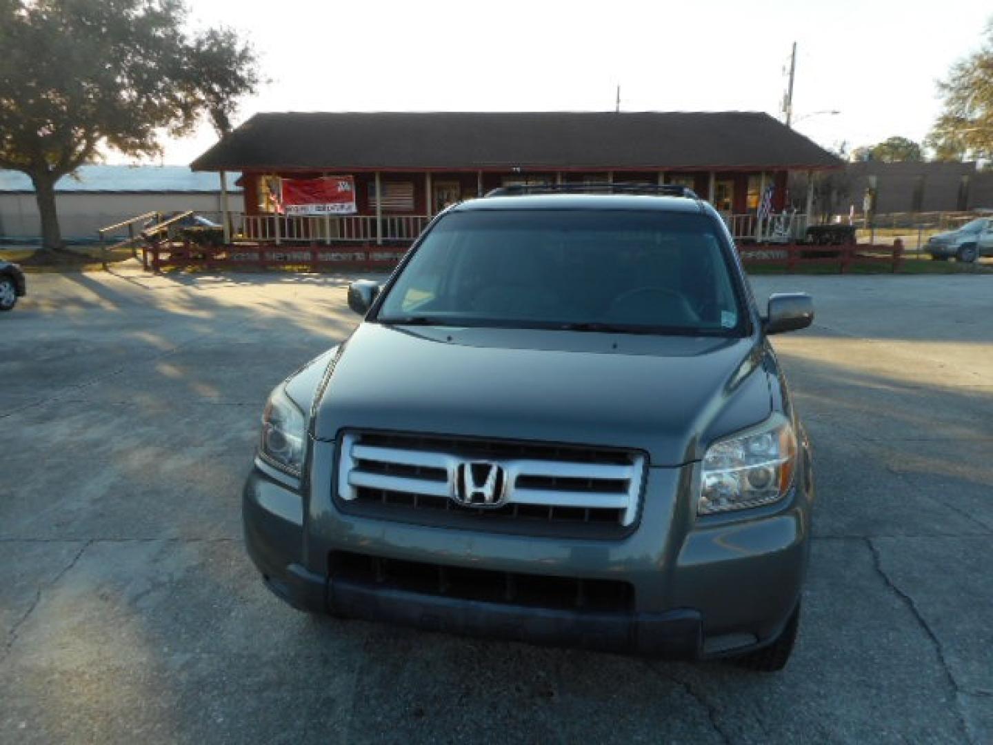 2008 GRAY HONDA PILOT VP (5FNYF18268B) , located at 10405 Abercorn Street, Savannah, GA, 31419, (912) 921-8965, 31.988262, -81.131760 - Photo#0